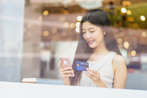 街で見かける現金化業者とはどんなお店なのか